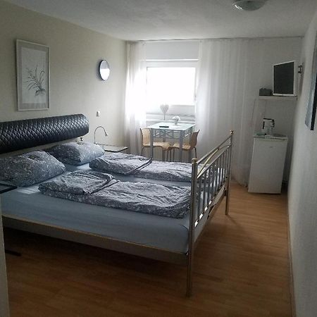 Rooming24, Kleine Pension Любек Екстериор снимка