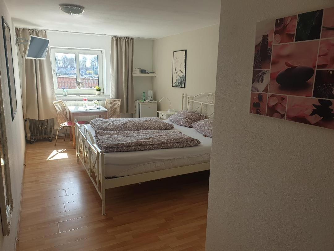 Rooming24, Kleine Pension Любек Екстериор снимка
