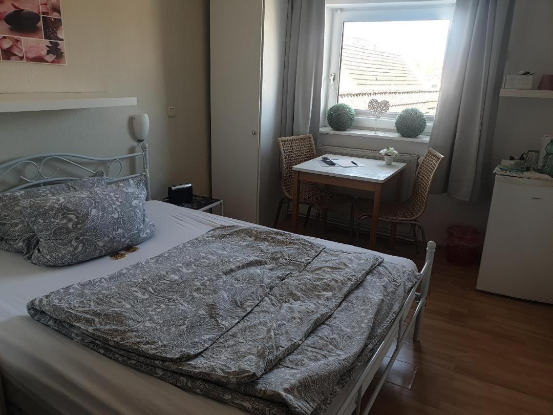 Rooming24, Kleine Pension Любек Екстериор снимка