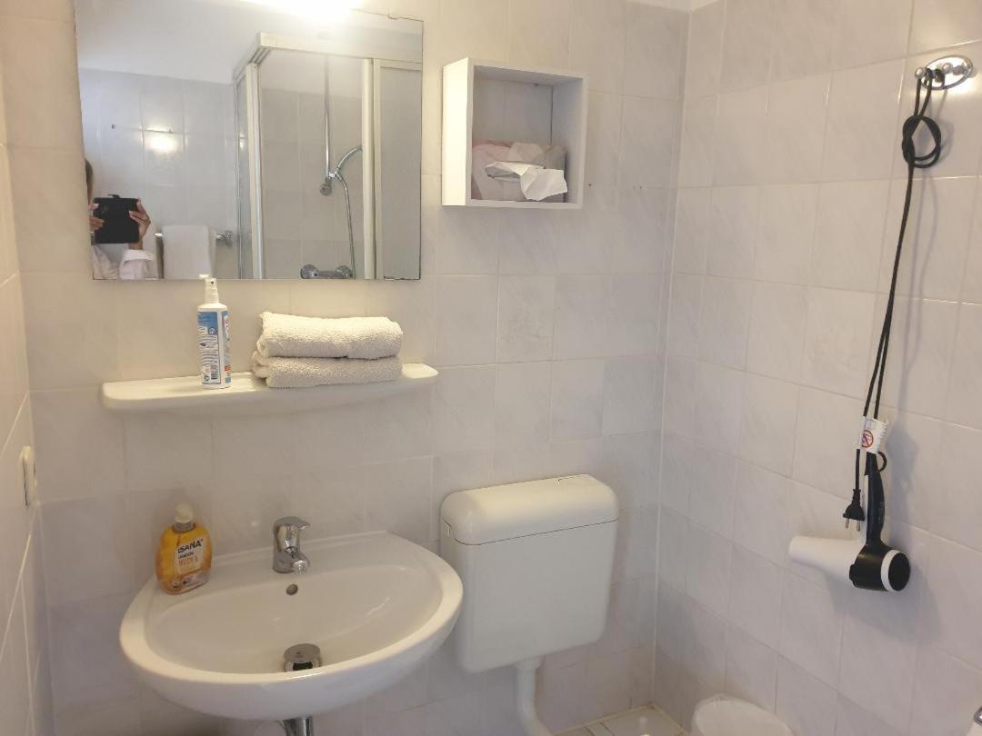 Rooming24, Kleine Pension Любек Екстериор снимка