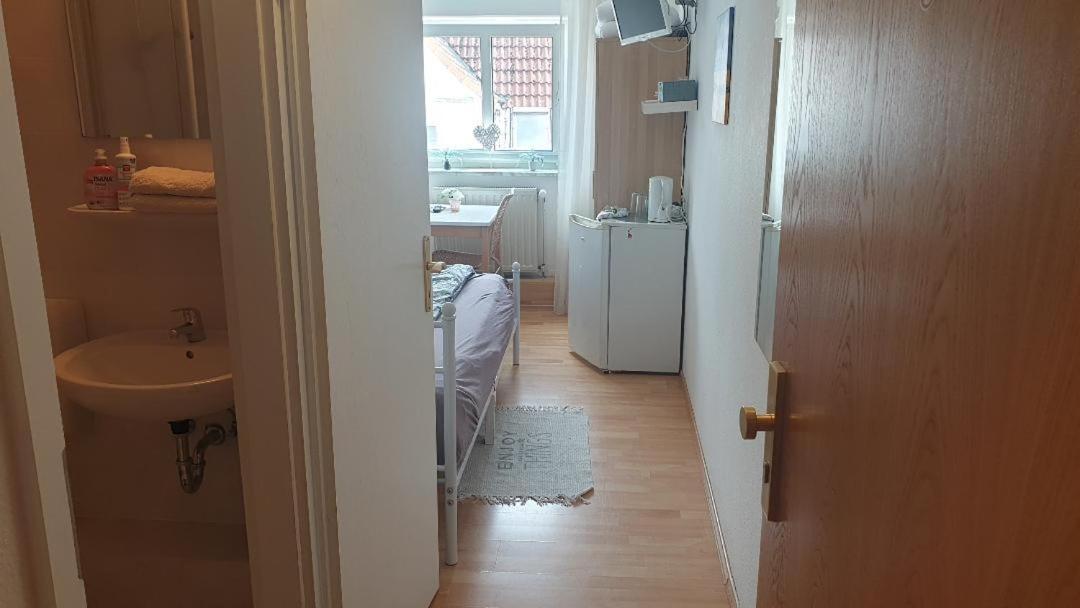 Rooming24, Kleine Pension Любек Екстериор снимка