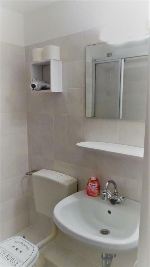Rooming24, Kleine Pension Любек Екстериор снимка