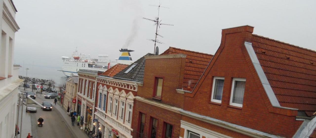 Rooming24, Kleine Pension Любек Екстериор снимка