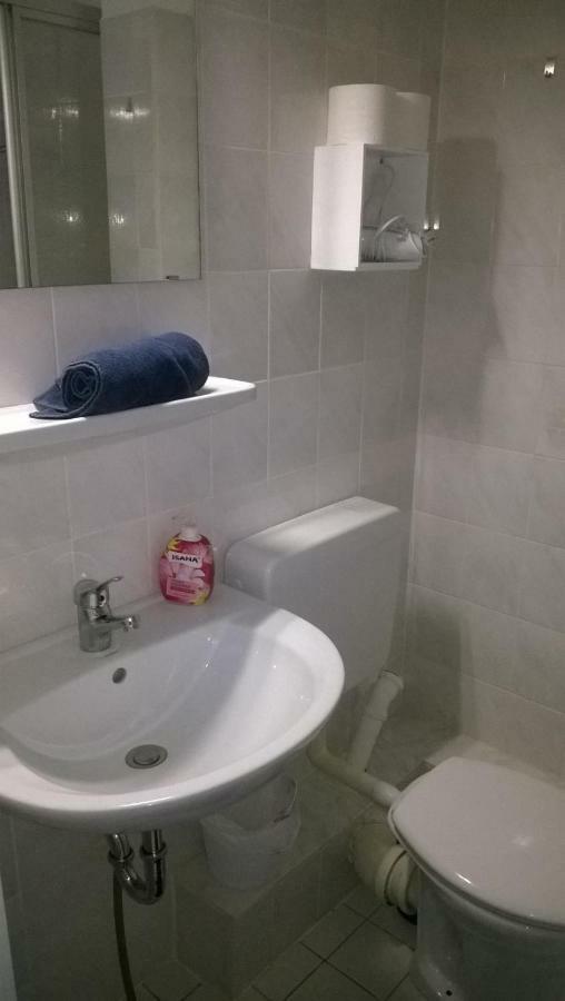 Rooming24, Kleine Pension Любек Екстериор снимка